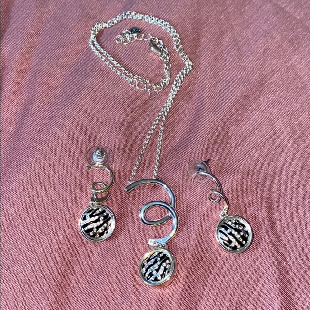 Style Dot’s Earring and Neckless Set with Dot’s